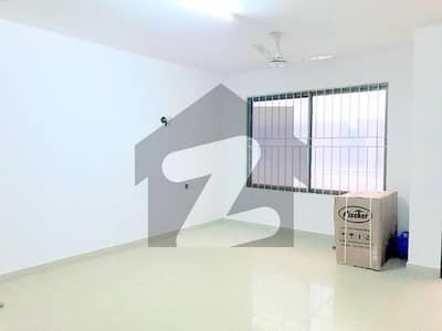 Cheap & Spacious 3 Bed Flat Facing Pindi in G-11 For Rent