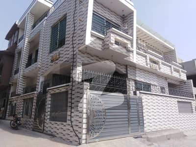 شیرزمان کالونی راولپنڈی میں 6 کمروں کا 17 مرلہ مکان 5 کروڑ میں برائے فروخت۔