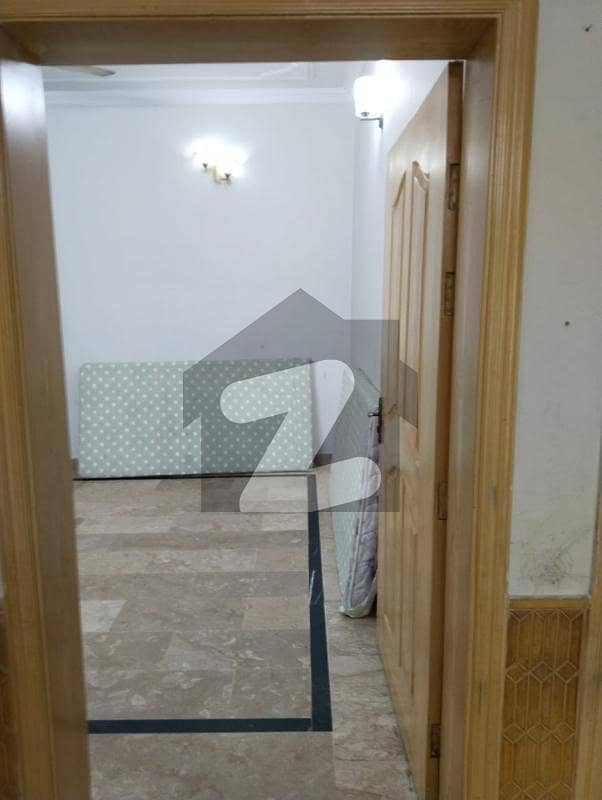 3bed room,3wash room,tv lounge, drying room, kitchen, first floor