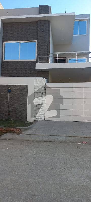 گرین ایکڑز ٹاؤن مردان میں 5 کمروں کا 5 مرلہ مکان 1.35 کروڑ میں برائے فروخت۔