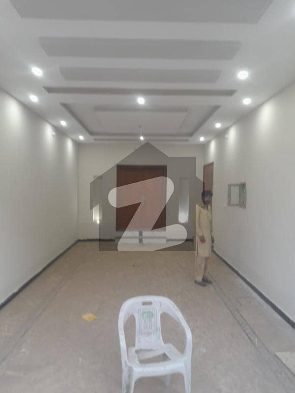 کینال بینک ہاؤسنگ سکیم لاہور میں 6 کمروں کا 10 مرلہ مکان 3.65 کروڑ میں برائے فروخت۔