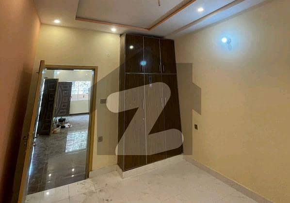 حسن ٹاؤن لاہور میں 4 کمروں کا 5 مرلہ مکان 1.7 کروڑ میں برائے فروخت۔