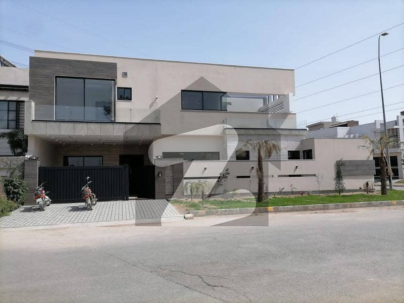 عبداللہ گارڈنز ایسٹ کینال روڈ کینال روڈ فیصل آباد میں 4 کمروں کا 9 مرلہ مکان 5 کروڑ میں برائے فروخت۔