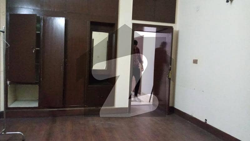 3 Bed upper portion for rent in Mian Cantt