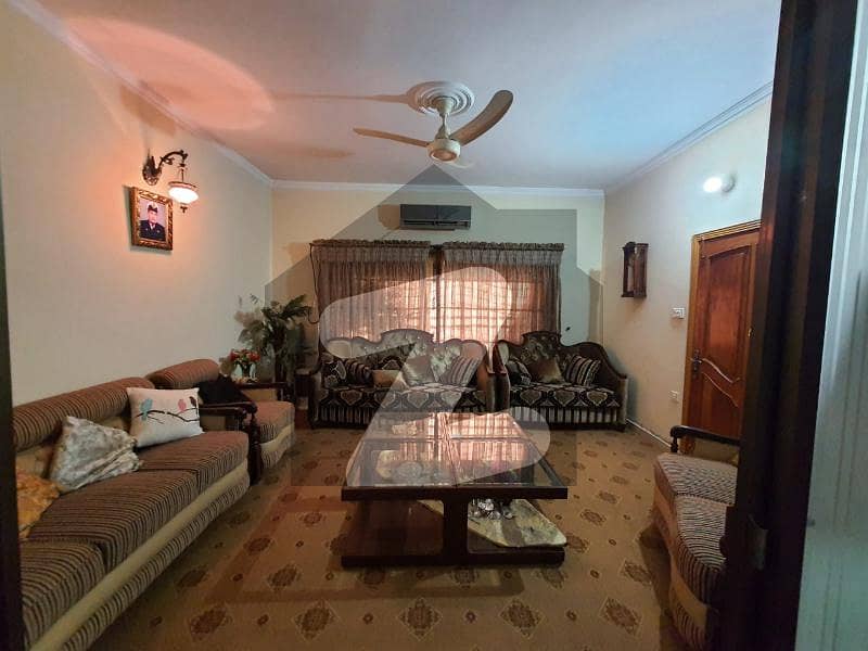 نشیمنِ اقبال فیز 1 نشیمنِ اقبال لاہور میں 6 کمروں کا 1 کنال مکان 1.9 لاکھ میں کرایہ پر دستیاب ہے۔