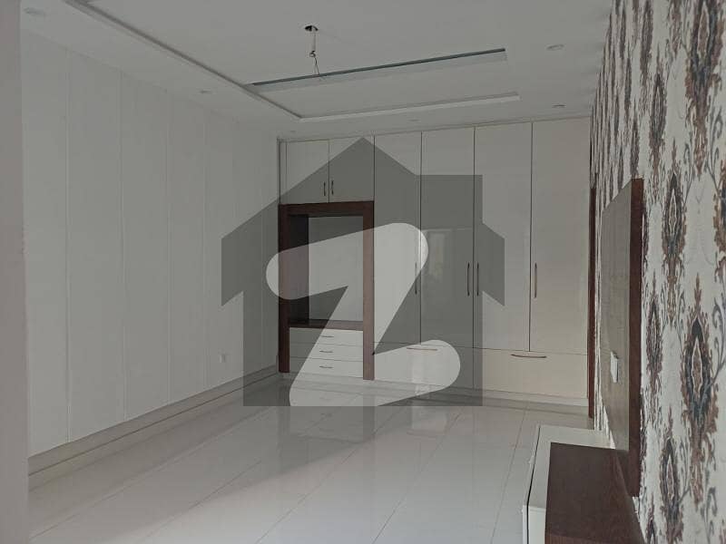 ایڈن ویلی فیصل آباد میں 5 کمروں کا 7 مرلہ مکان 3.75 کروڑ میں برائے فروخت۔