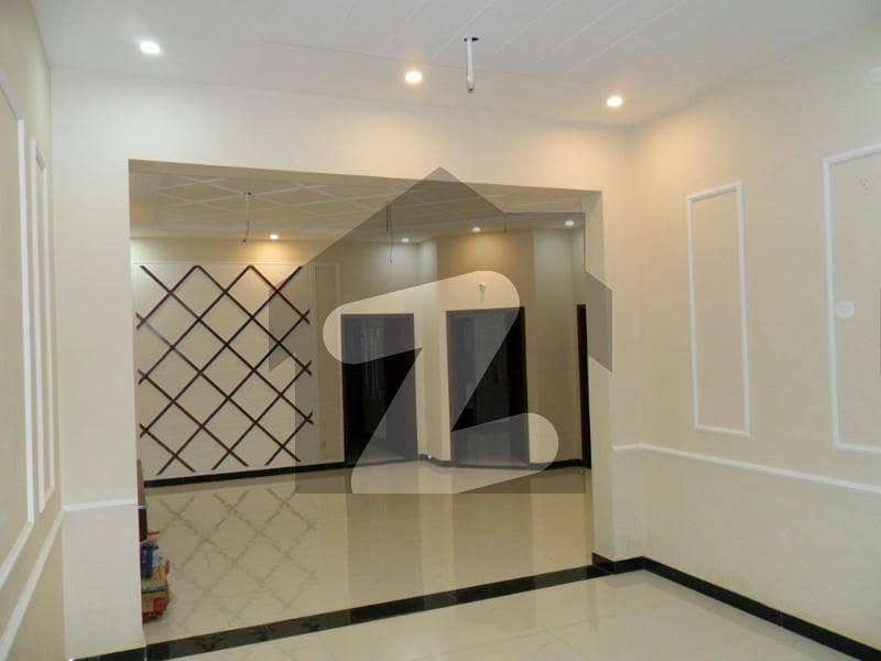 پی سی ایس آئی آر سٹاف کالونی لاہور میں 5 کمروں کا 10 مرلہ مکان 3.78 کروڑ میں برائے فروخت۔