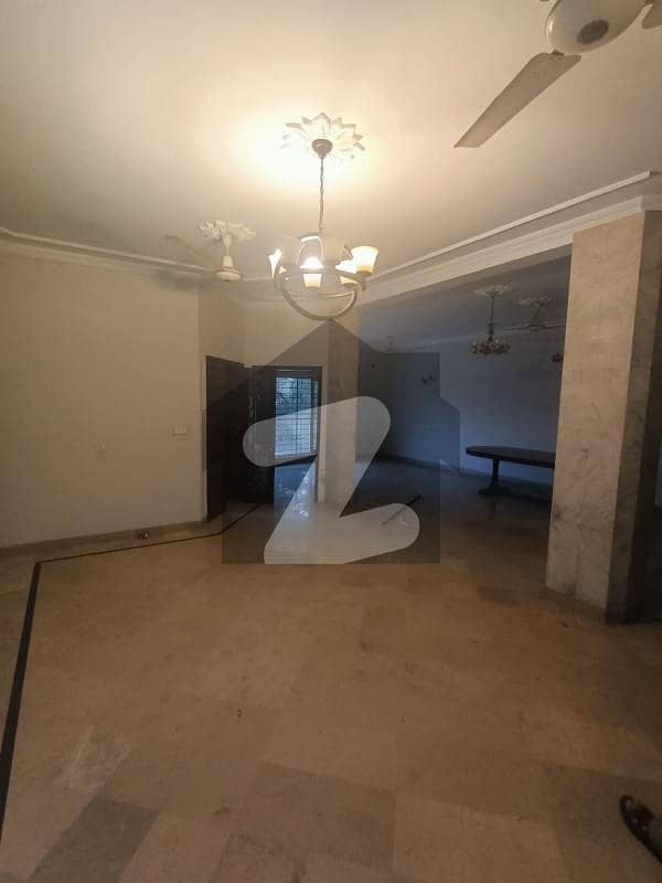10 Marla House 4 Bedroom For RENT Phase 4 DHA