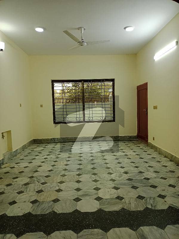 آئی ۔ 10 اسلام آباد میں 5 کمروں کا 6 مرلہ مکان 1.3 لاکھ میں کرایہ پر دستیاب ہے۔