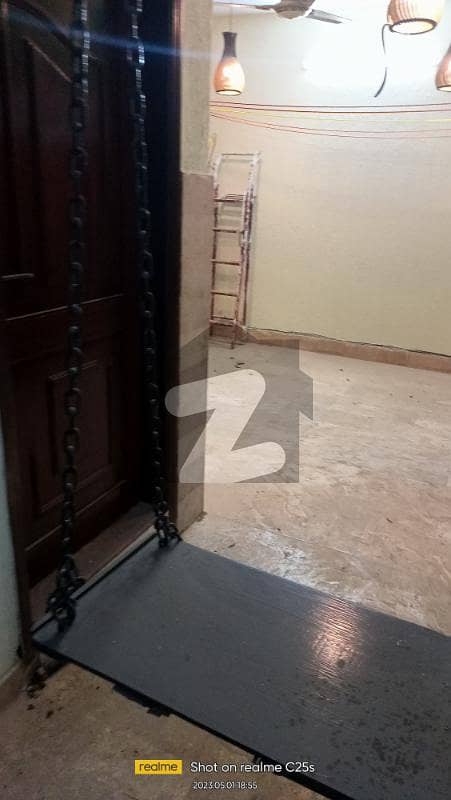 سی پی برار سوسائٹی گلشنِ اقبال ٹاؤن کراچی میں 4 کمروں کا 9 مرلہ زیریں پورشن 1.6 لاکھ میں کرایہ پر دستیاب ہے۔