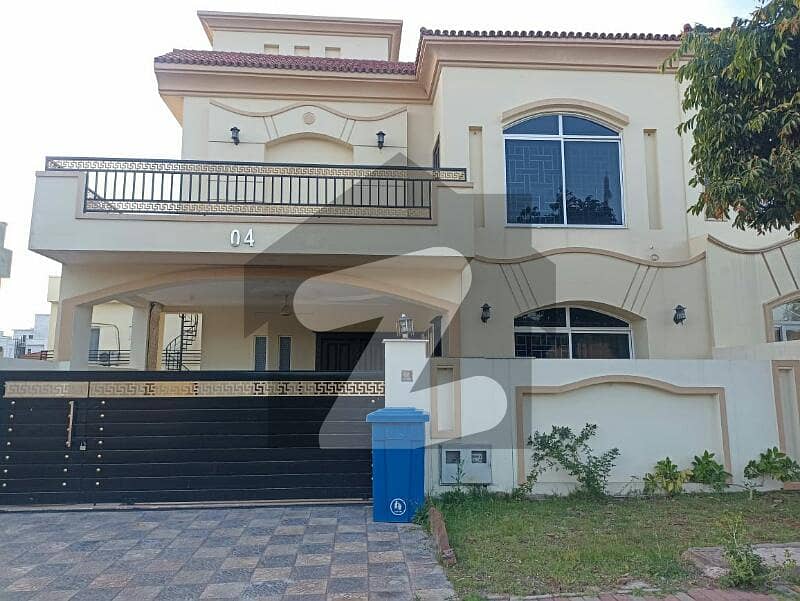 Bahria Enclave Sector C1 10 Marla House available for rent