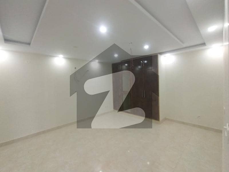 State life society F block 4 marla flat avalable for rent