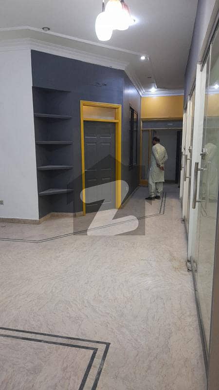 گلستانِِ جوہر ۔ بلاک 1 گلستانِ جوہر کراچی میں 5 کمروں کا 18 مرلہ دفتر 2 لاکھ میں کرایہ پر دستیاب ہے۔
