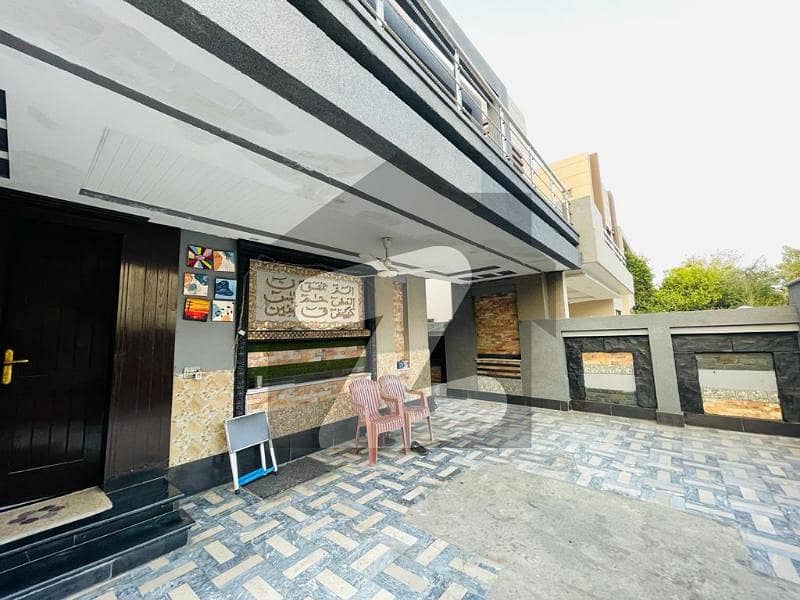 11 Marla Luxurious Silghtly Used House For Sale in Bahria Town Gulbahar