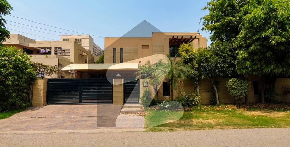 Buy your ideal Prime Location 1 Kanal House in a prime location of Lahore