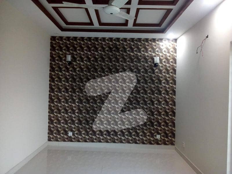 ڈی ایچ اے فیز 5 - بلاک ڈی فیز 5 ڈیفنس (ڈی ایچ اے) لاہور میں 3 کمروں کا 5 مرلہ مکان 1 لاکھ میں کرایہ پر دستیاب ہے۔