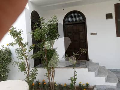 فیصل گارڈنز فیصل آباد میں 3 کمروں کا 10 مرلہ مکان 3 کروڑ میں برائے فروخت۔