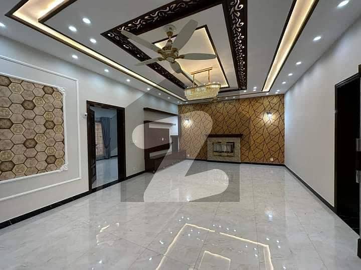 بحریہ ٹاؤن سیکٹر سی بحریہ ٹاؤن لاہور میں 5 کمروں کا 1 کنال کمرہ 1.75 لاکھ میں کرایہ پر دستیاب ہے۔