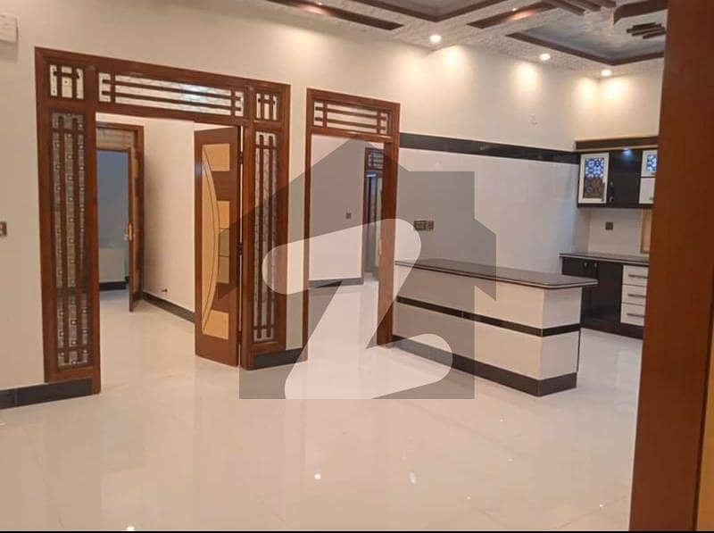 پولیس سوسائٹی کراچی میں 4 کمروں کا 5 مرلہ مکان 2.2 کروڑ میں برائے فروخت۔