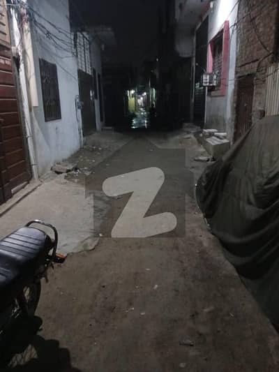 عمر خان روڈ باٹا پور لاہور میں 3 کمروں کا 3 مرلہ مکان 12 ہزار میں کرایہ پر دستیاب ہے۔