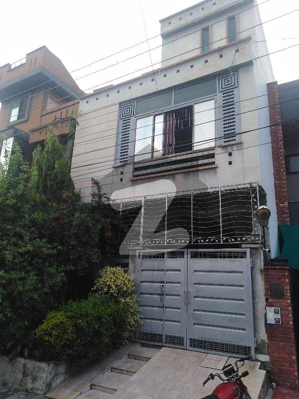 1225 Square Feet House Ideally Situated In Samanabad - Block N
