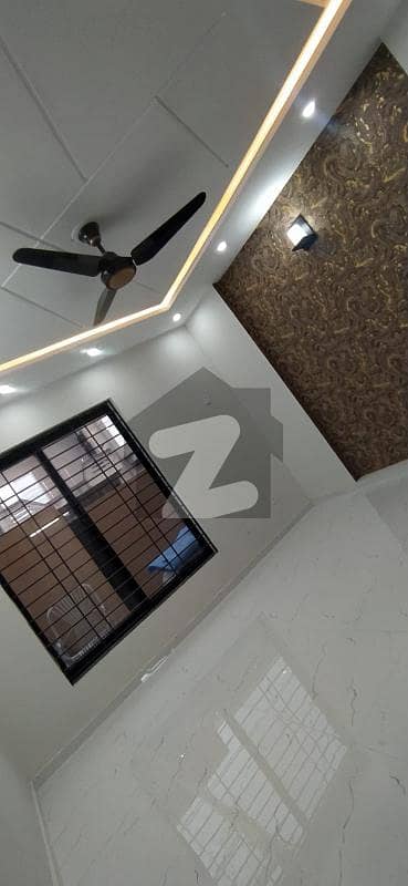 کورنگ ٹاؤن اسلام آباد میں 5 کمروں کا 7 مرلہ مکان 2.75 کروڑ میں برائے فروخت۔