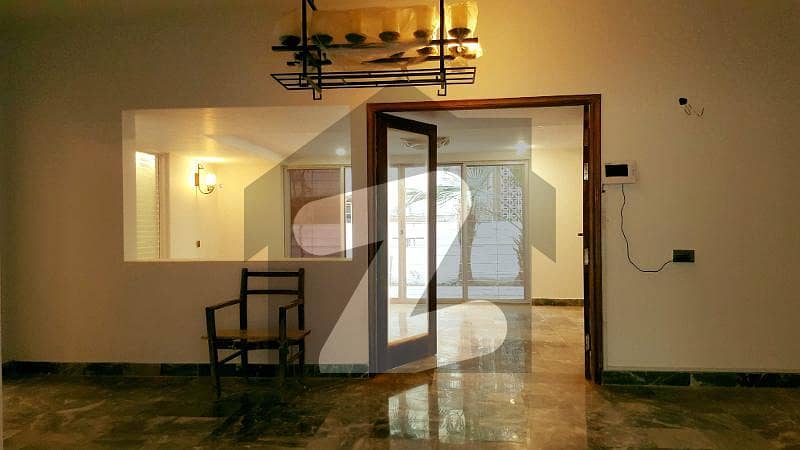 کے ڈی اے آفیسرز سوسائٹی گلشنِ اقبال ٹاؤن,کراچی میں 7 کمروں کا 10 مرلہ مکان 12.25 کروڑ میں برائے فروخت۔