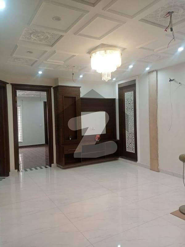 امپیریل گارڈن ہومز پیراگون سٹی,لاہور میں 5 کمروں کا 10 مرلہ مکان 4.3 کروڑ میں برائے فروخت۔