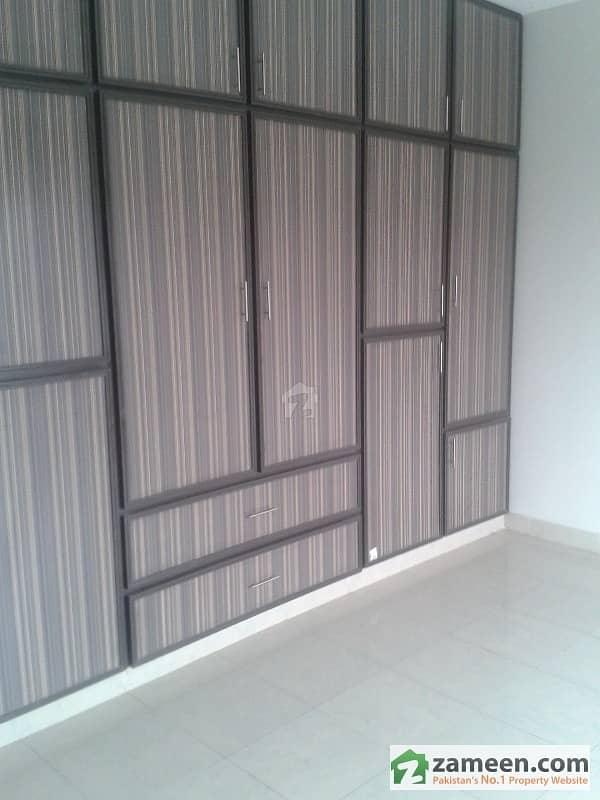 Near To Park 1 Kanal Upper Portion With Separate Gate Available DHA Phase 5