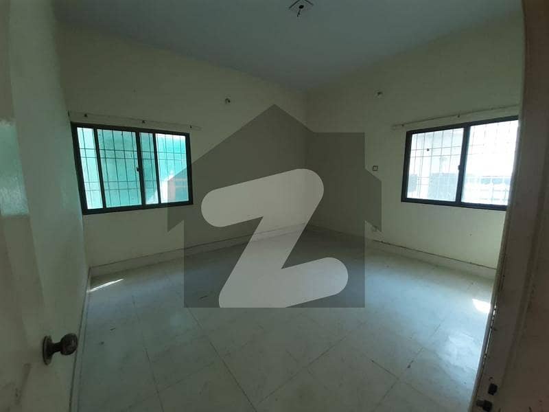 Portion for rent 3 bed dd 240 sq yards 1st floor