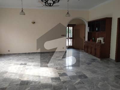 F-11 Top Location One Kanal 3'Bed Beautiful Upper Portion for Rent