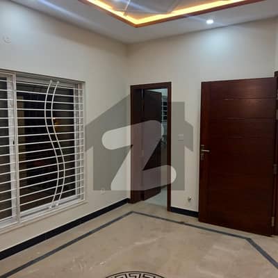 5 Marla Rose Garden Bahria Town Phase 8 Upper Portion Available For Rent