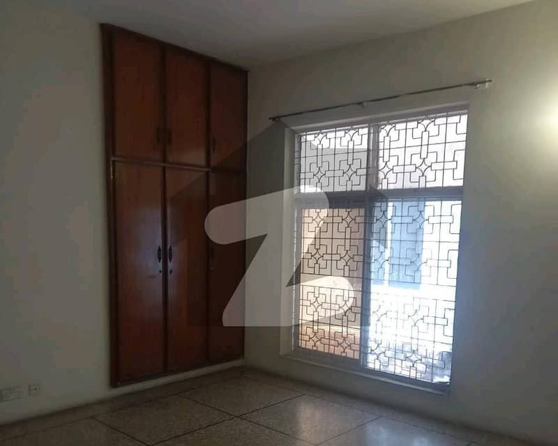 10 Marla Upper Portion Available For Rent In Allama Iqbal Town - Karim Block