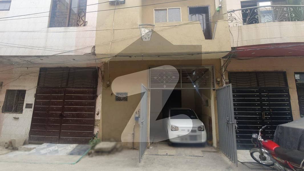 Prime Location Marghzar Officers Colony - Block C House For sale Sized 3 Marla