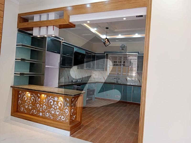 میڈیا ٹاؤن ۔ بلاک بی میڈیا ٹاؤن,راولپنڈی میں 7 کمروں کا 11 مرلہ مکان 1.5 لاکھ میں کرایہ پر دستیاب ہے۔