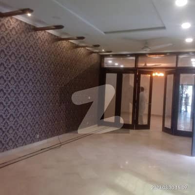One kanal Beautiful House Back Of Main Bouliward For Rent in Garden Town Lahore