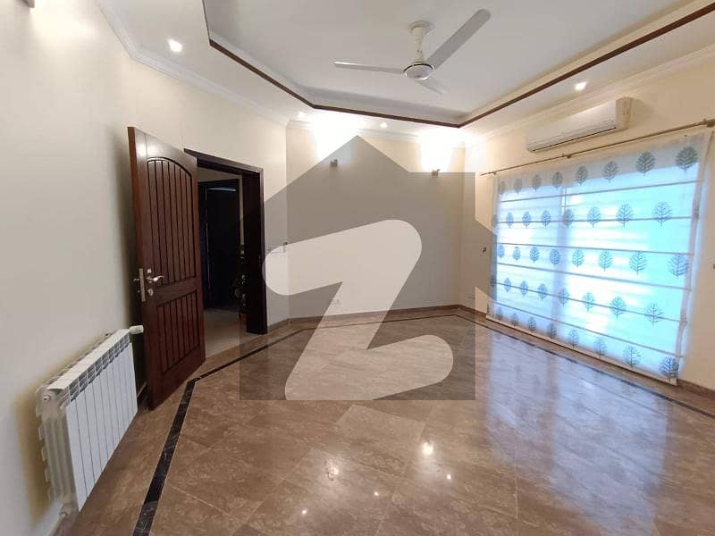 ایف ۔ 7 اسلام آباد میں 5 کمروں کا 1.5 کنال مکان 12 لاکھ میں کرایہ پر دستیاب ہے۔