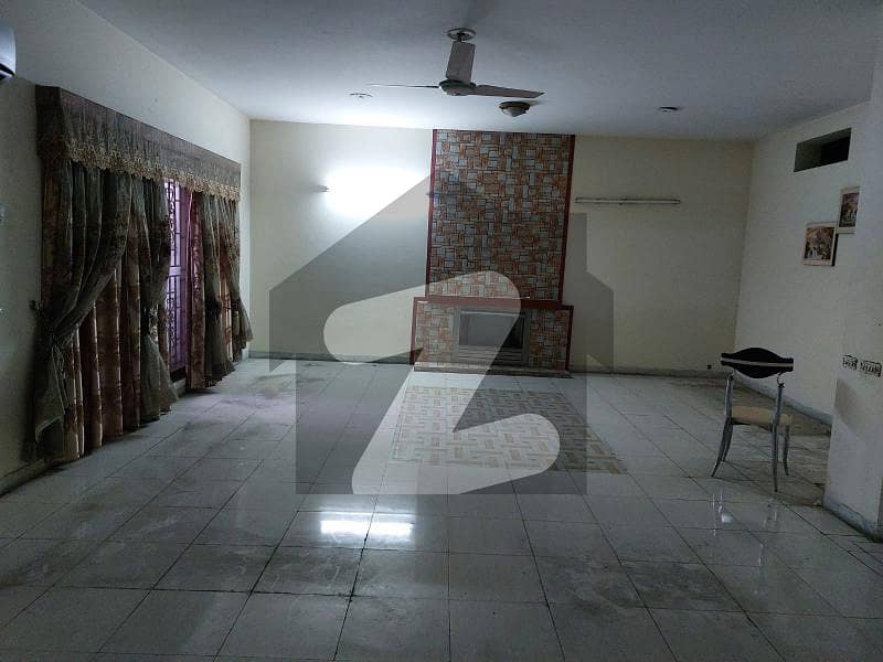 شادمان لاہور میں 5 کمروں کا 1 کنال مکان 9.0 کروڑ میں برائے فروخت۔