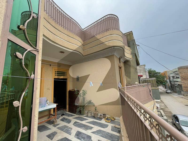 حیات آباد فیز 6 - ایف6 حیات آباد فیز 6 حیات آباد پشاور میں 6 کمروں کا 5 مرلہ مکان 2.7 کروڑ میں برائے فروخت۔