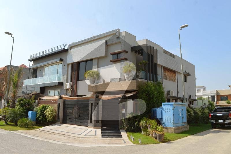 House For Sale In Paragon City Corner + Facing Park Paragon City