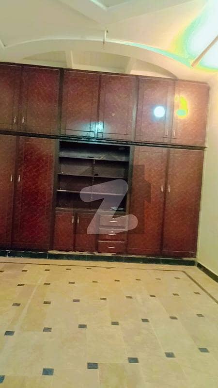 ارباب سبز علی خان ٹاؤن ورسک روڈ پشاور میں 3 کمروں کا 5 مرلہ زیریں پورشن 24 ہزار میں کرایہ پر دستیاب ہے۔
