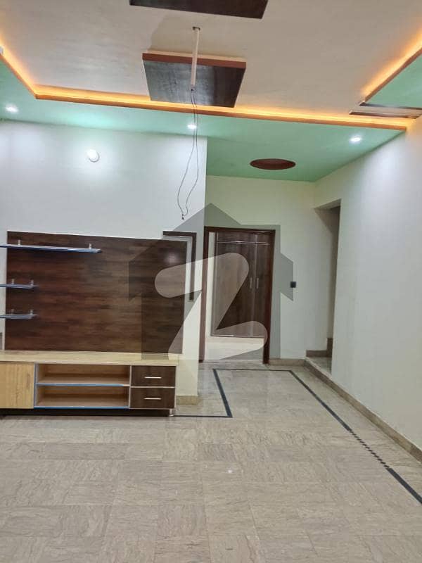 سعید کالونی فیصل آباد میں 5 کمروں کا 7 مرلہ مکان 2.15 کروڑ میں برائے فروخت۔
