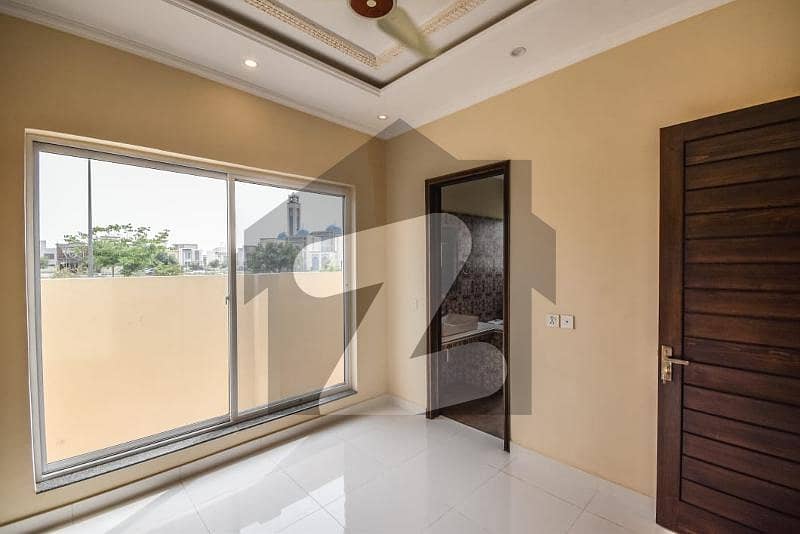 ڈی ایچ اے 9 ٹاؤن ڈیفنس (ڈی ایچ اے) لاہور میں 3 کمروں کا 5 مرلہ مکان 1.9 کروڑ میں برائے فروخت۔