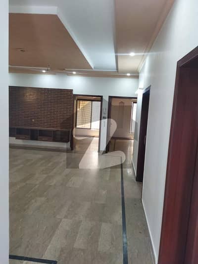 طارق گارڈنز ۔ بلاک اے طارق گارڈنز لاہور میں 3 کمروں کا 10 مرلہ مکان 80 ہزار میں کرایہ پر دستیاب ہے۔