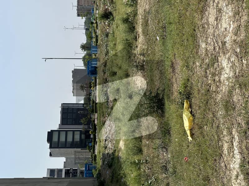 8 marla commercial plot for sale very beautiful location
