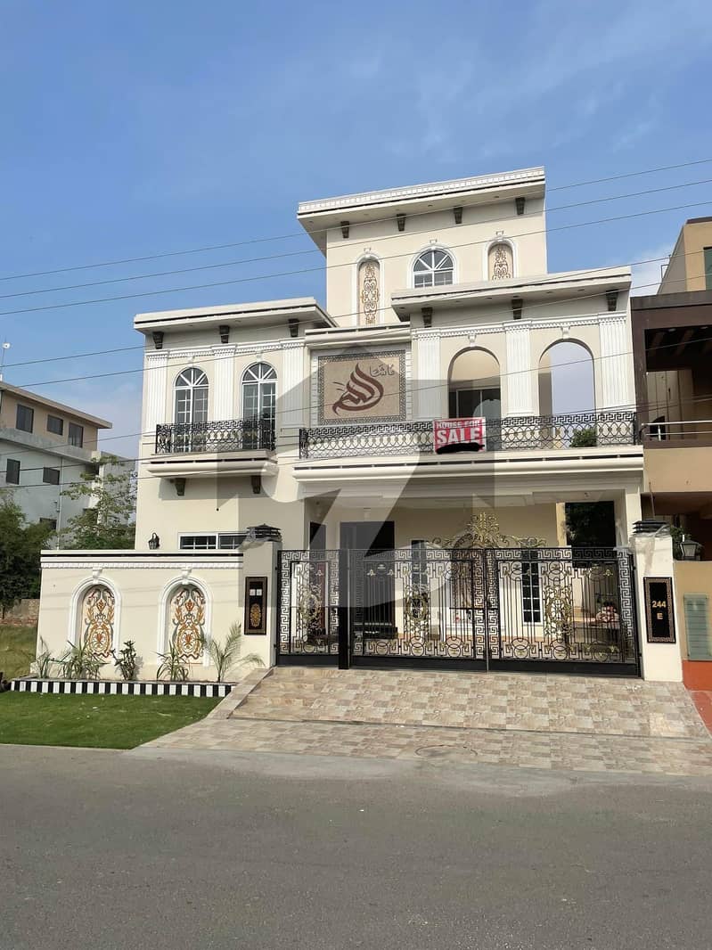 طارق گارڈنز ۔ بلاک ای طارق گارڈنز لاہور میں 6 کمروں کا 10 مرلہ مکان 4.6 کروڑ میں برائے فروخت۔