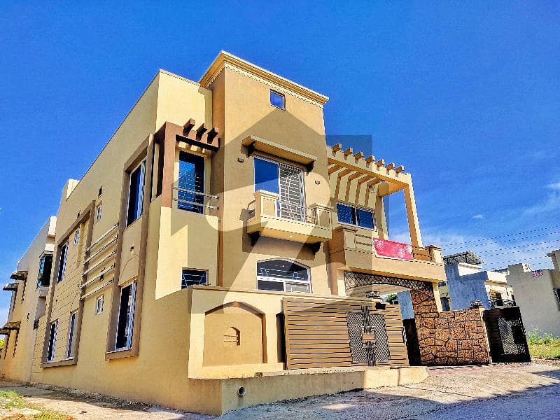 بحریہ ٹاؤن فیز 8 بحریہ ٹاؤن راولپنڈی راولپنڈی میں 5 کمروں کا 8 مرلہ مکان 3.25 کروڑ میں برائے فروخت۔