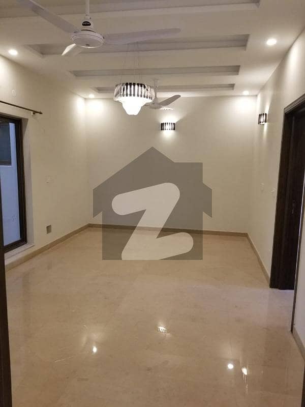 beautiful house For Rent Main Road