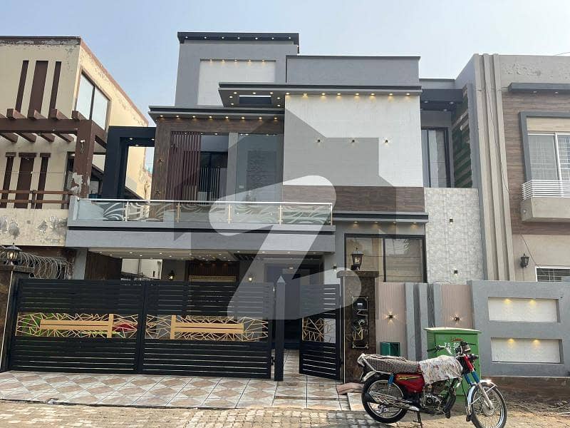 10 Marla House for Sale in Hussain Block Bahria Town Lahore 10 Marla House for Sale in Hussain Block Bahria Town Lahore