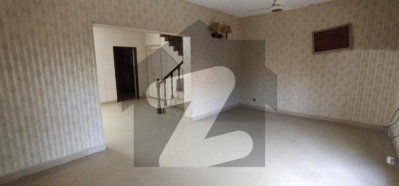 ویلینشیاء ۔ بلاک پی ویلینشیاء ہاؤسنگ سوسائٹی لاہور میں 3 کمروں کا 10 مرلہ مکان 1 لاکھ میں کرایہ پر دستیاب ہے۔